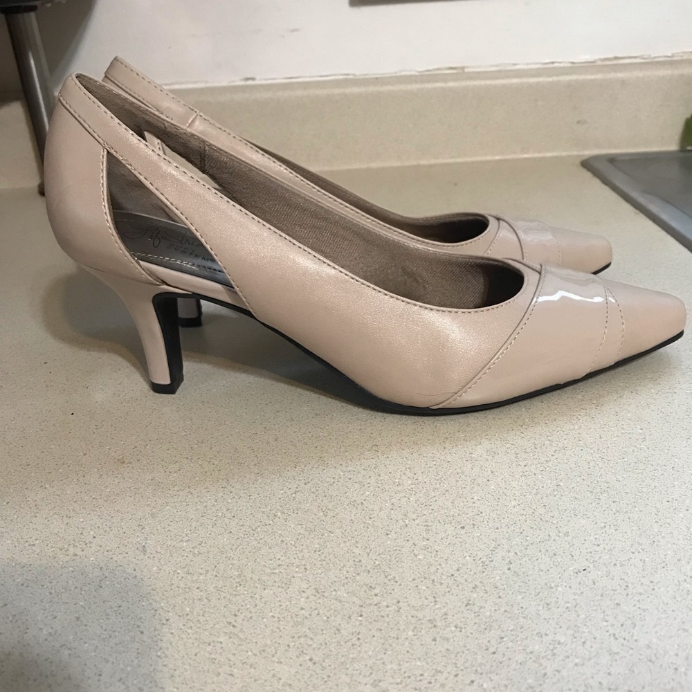 New without tags LifeStride Soft System Pumps 11W